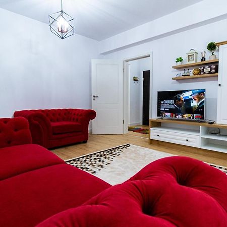 Lighthouse Central Apt With Unique Views Of The Fortress, Free Parking, 5 Min By Car From The Old Town Lejlighed Braşov Eksteriør billede