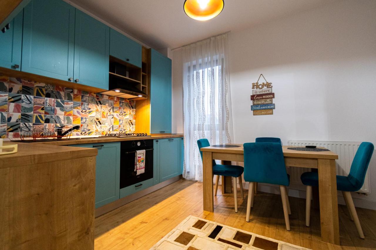 Lighthouse Central Apt With Unique Views Of The Fortress, Free Parking, 5 Min By Car From The Old Town Lejlighed Braşov Eksteriør billede