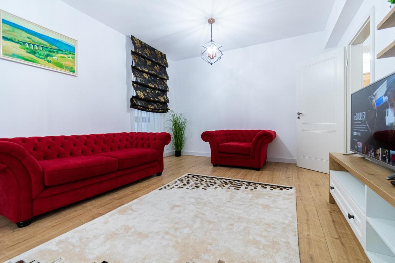 Lighthouse Central Apt With Unique Views Of The Fortress, Free Parking, 5 Min By Car From The Old Town Lejlighed Braşov Eksteriør billede