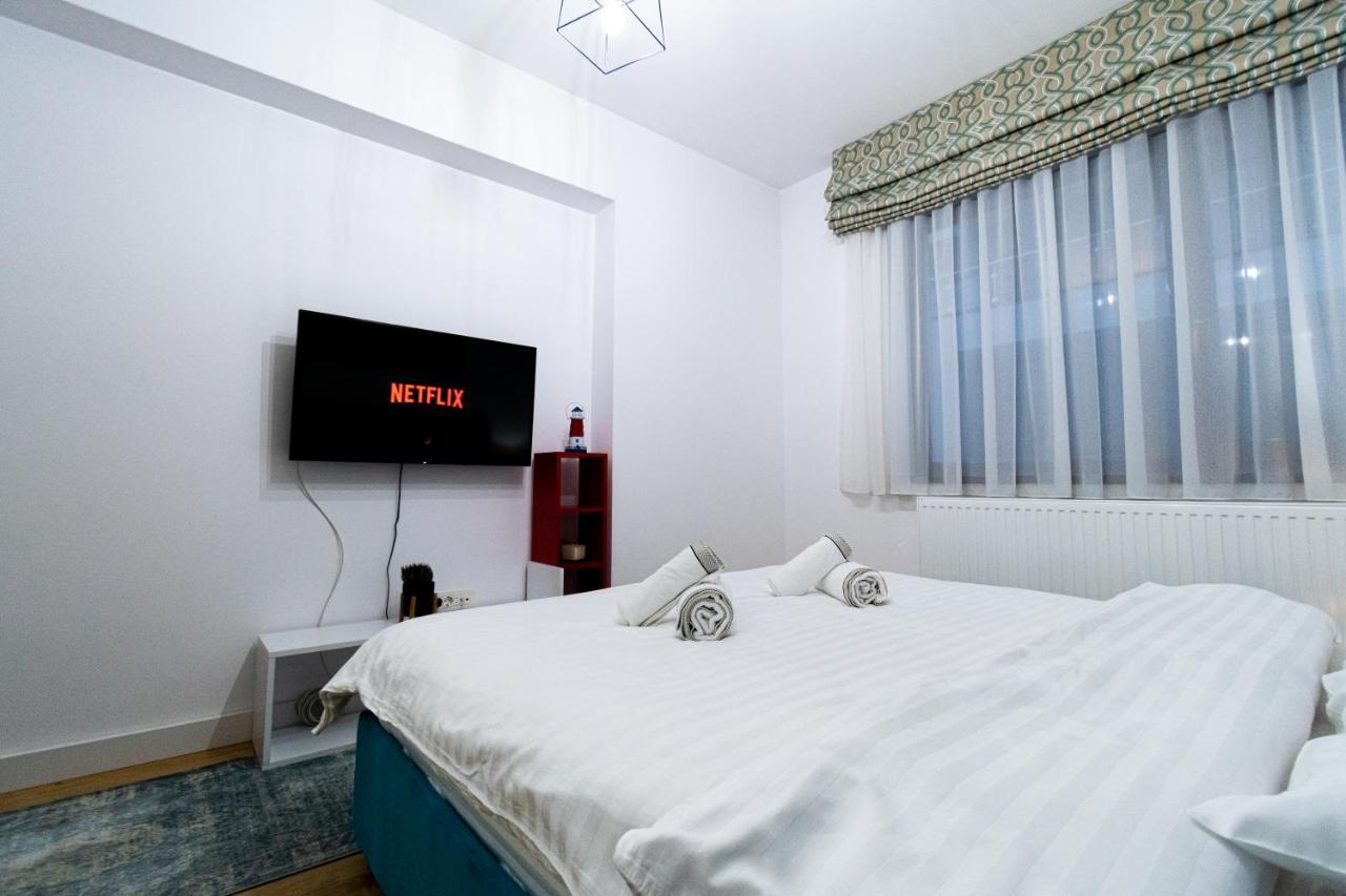 Lighthouse Central Apt With Unique Views Of The Fortress, Free Parking, 5 Min By Car From The Old Town Lejlighed Braşov Eksteriør billede